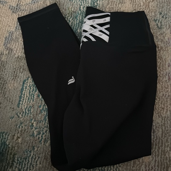 Fabletics PowerHold tights in black size Medium - Picture 3 of 3